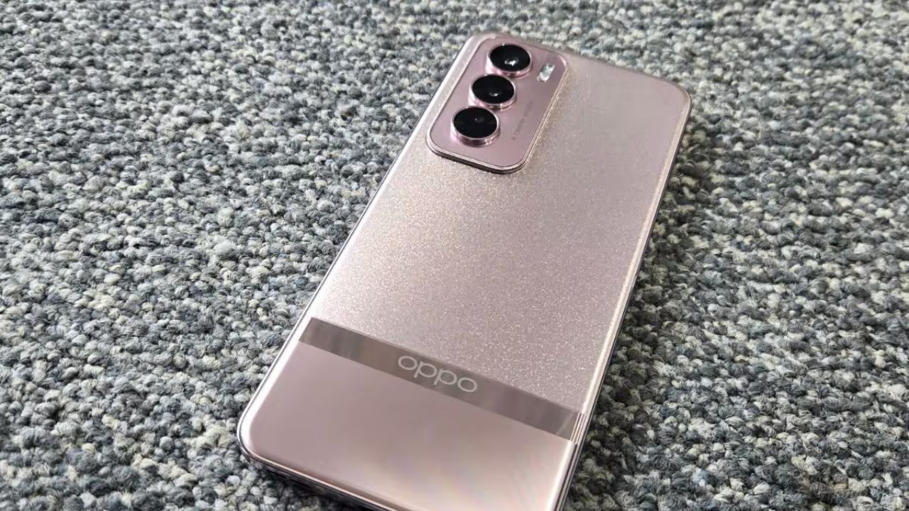 Oppo Reno 12 Pro में डिस्काउंट के साथ मिल रहे बेहतरीन ऑफर्स, स्मार्टफोन अब और भी सस्ता